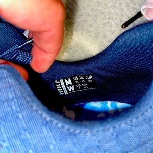 Womens size 7.5 NO BULL shoes.